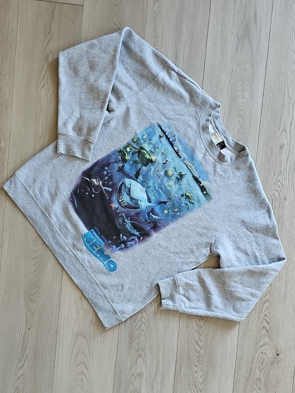 Forever 21 Disney Finding Nemo Graphic Crewneck Sweater, Medium